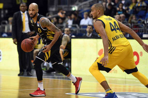 表现击败了 表现击败了